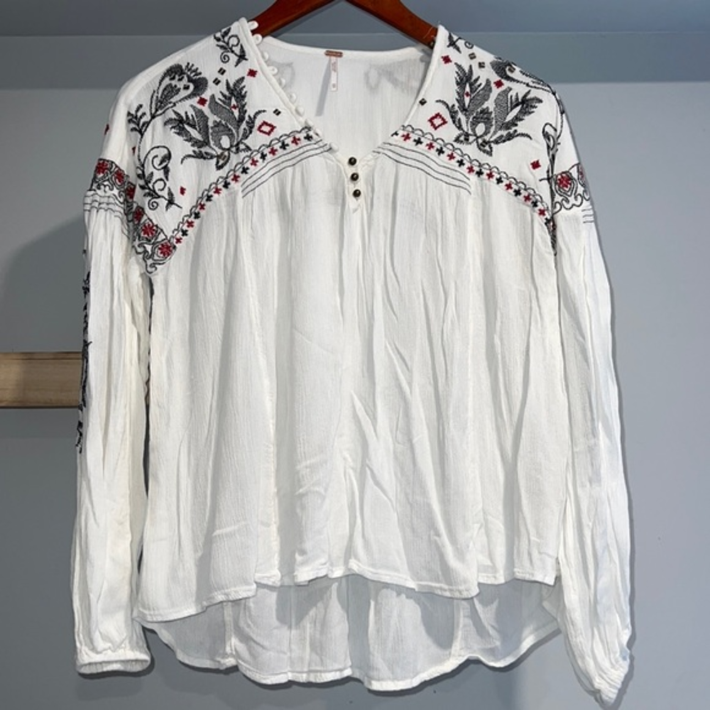 Free people,‎ white boho top embroidered sleeves